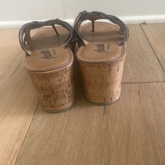 Austin Trading Co. size 8 black with cork bottom - Picture 4 of 6